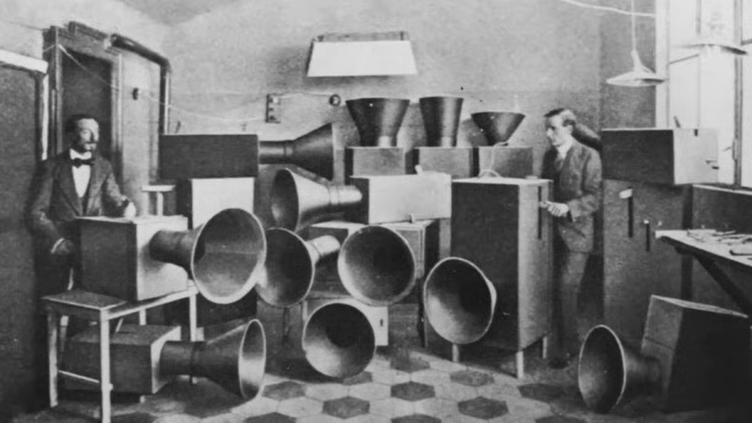 騒音音楽 ルイジ・ルッソロ｜ビウエラとルネサンスギターとウスレレの